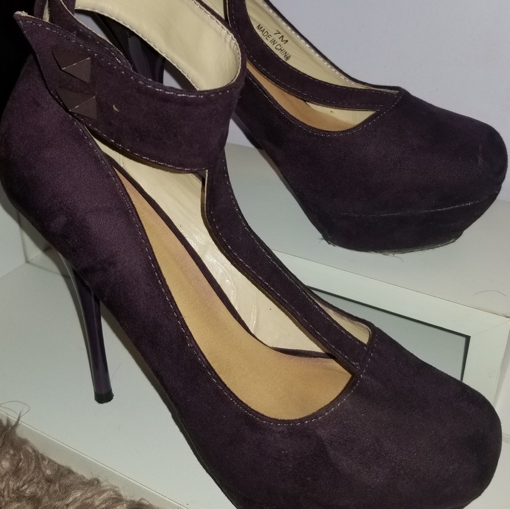 Shoes - Picture 3 of 4